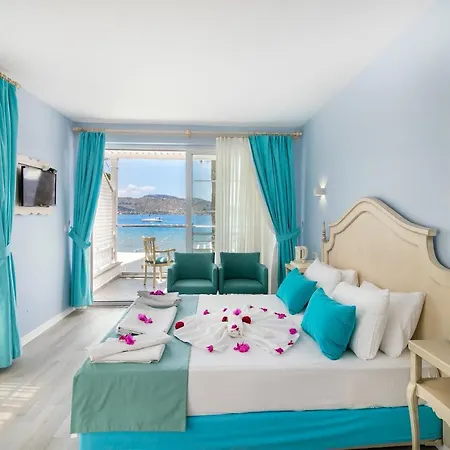 Big Poseidon Boutique & Yacht Club Отель