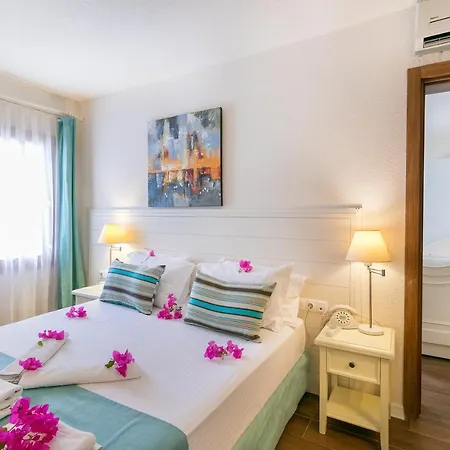 Big Poseidon Boutique & Yacht Club Отель Мармарис