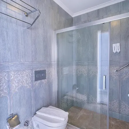 Big Poseidon Boutique & Yacht Club מלון