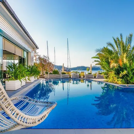 Big Poseidon Boutique & Yacht Club Hotel