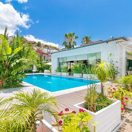 Big Poseidon Boutique & Yacht Club מלון מרמריס