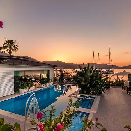 Big Poseidon Boutique & Yacht Club Otel
